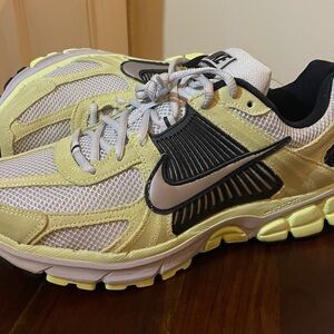 Nike Mens Vomero 5 Barely Volt Shoes Sz 10 New Sneaker HF1553-700